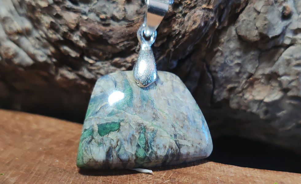 Miniature : Pendentif en smaragdite
