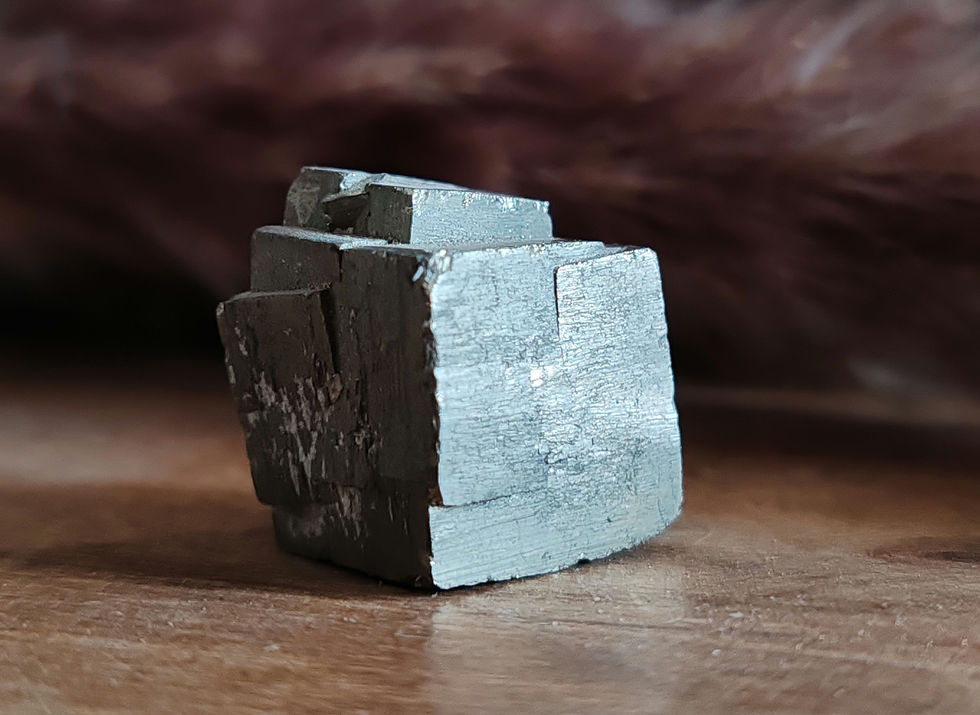 Miniature : pyrite maclée
