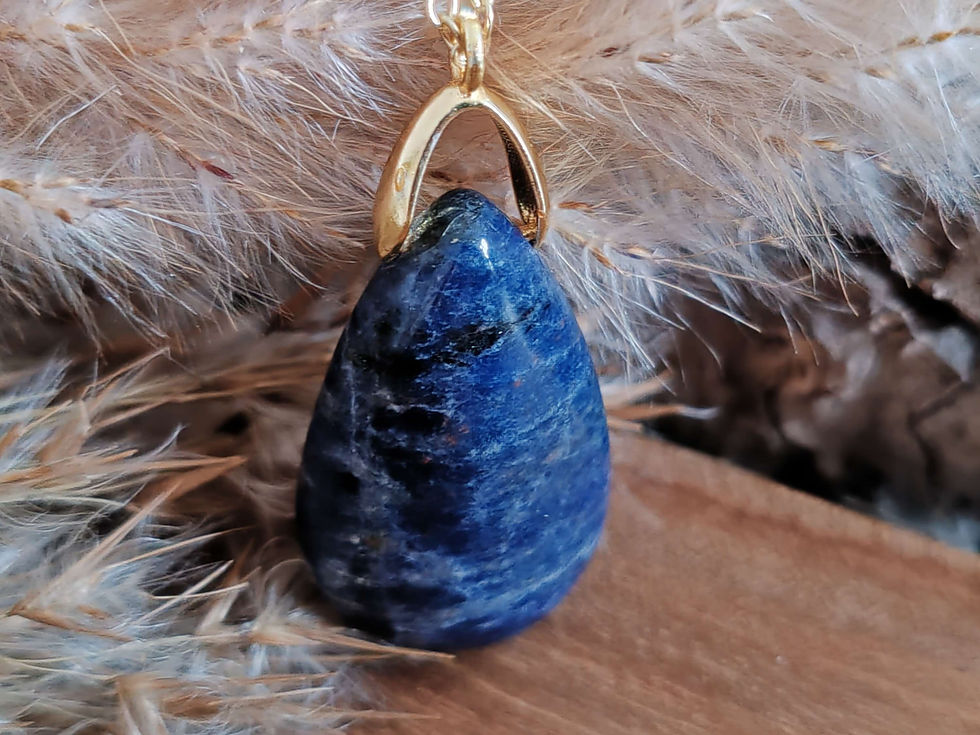 Miniature : collier en sodalite doré