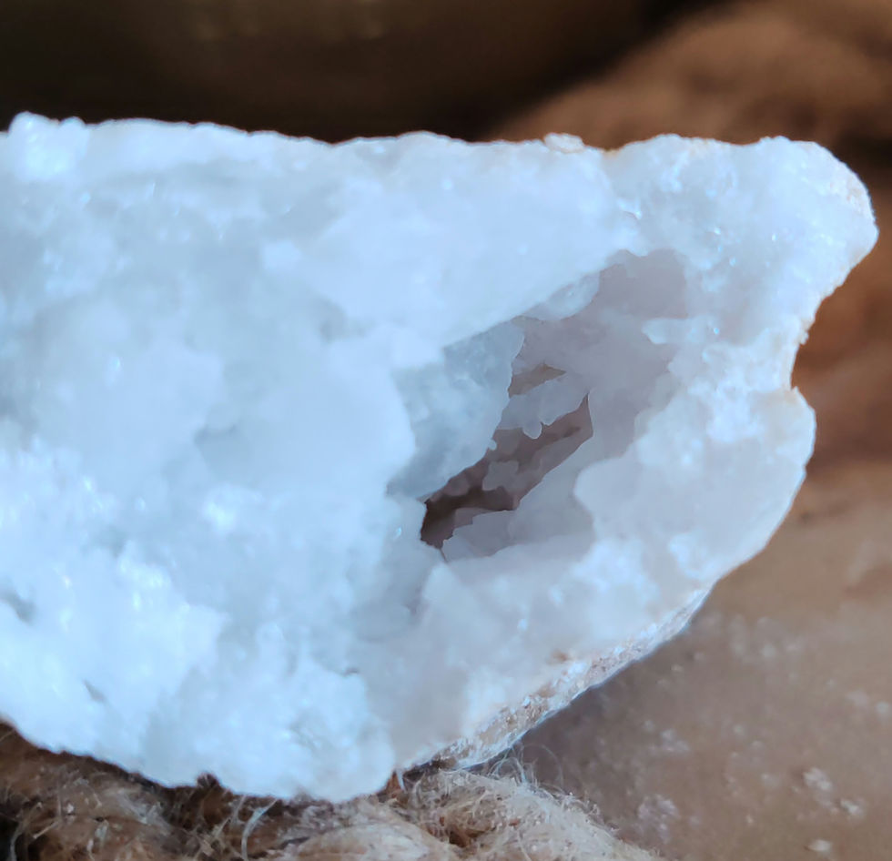 Miniature : mini géode de cristal de roche
