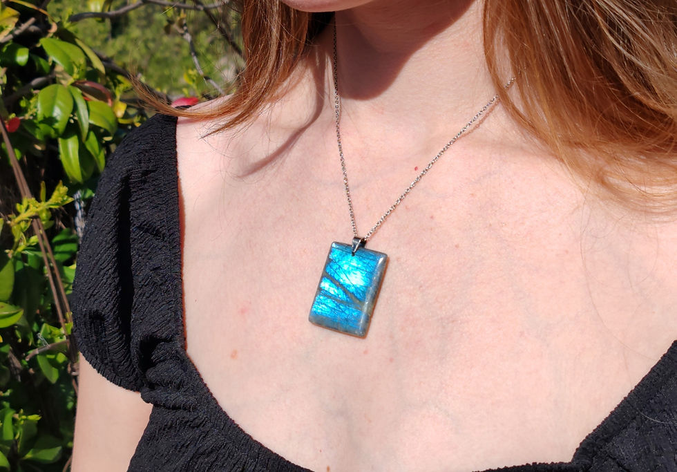 Miniature : Pendentif rectangle en Labradorite de Madagascar