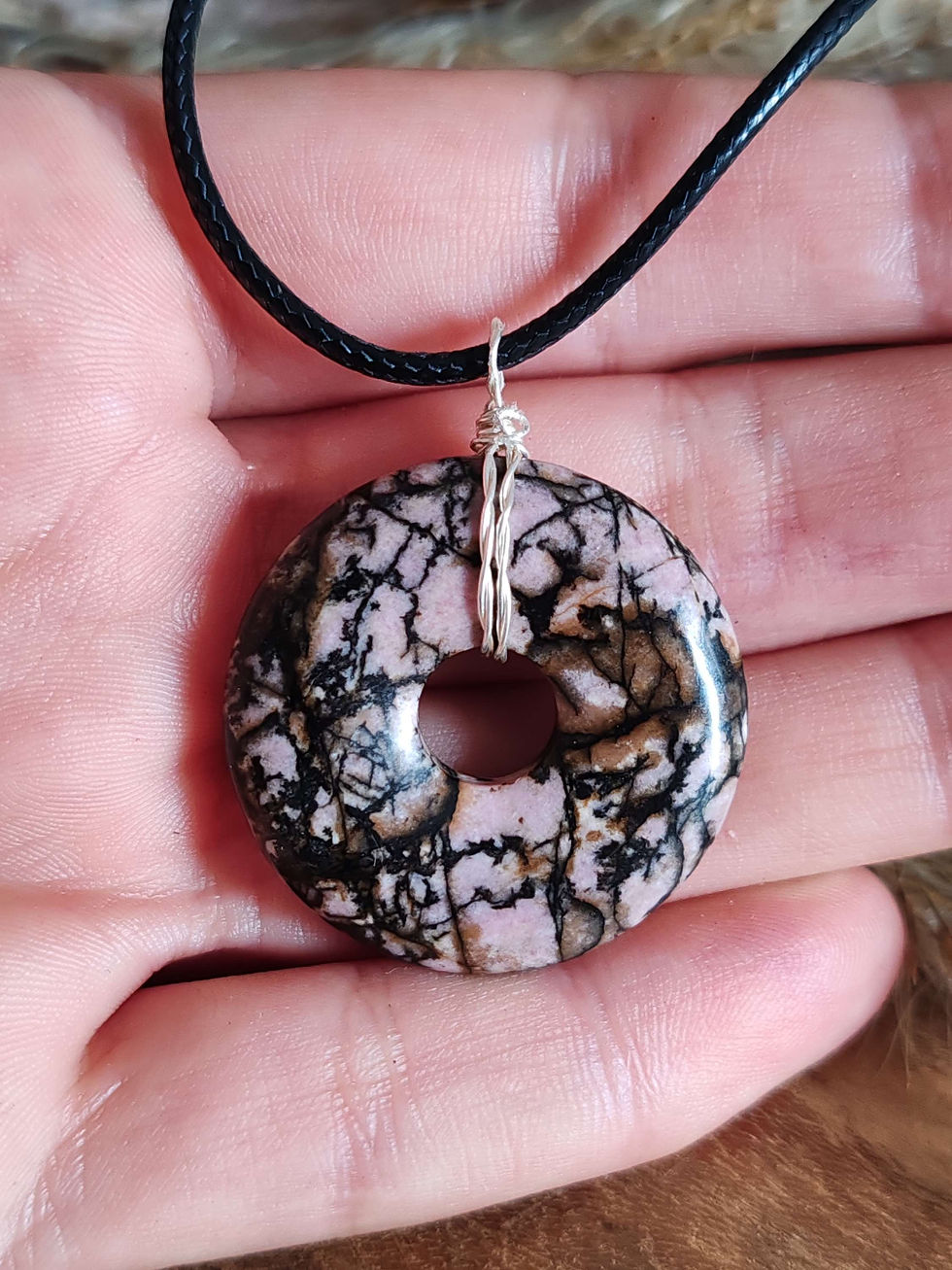 Miniature : pendentif en rhodonite