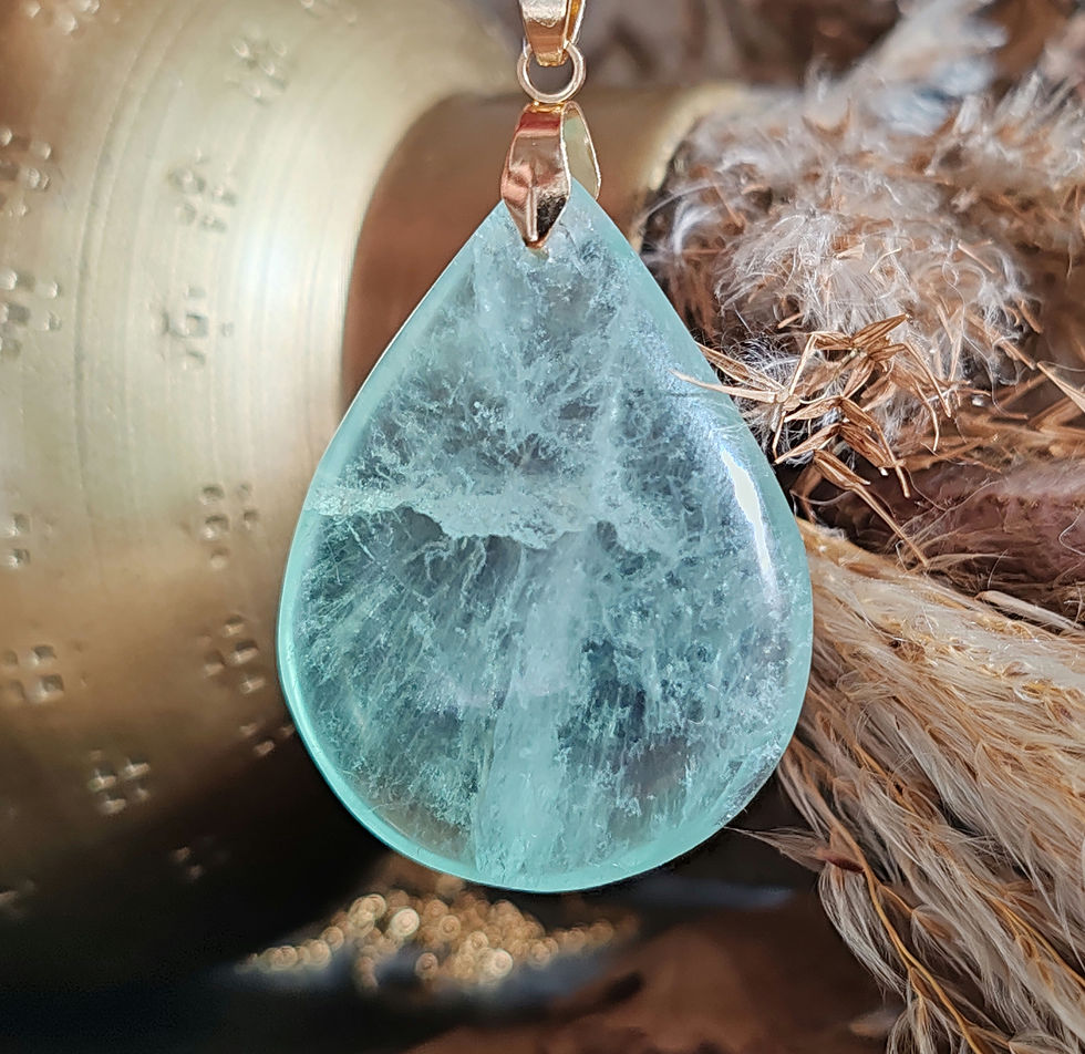 Miniature : pendentif en fluorine verte