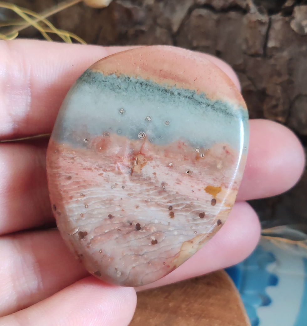 Miniature : Pierre plate en Jaspe Polychrome de Madagascar