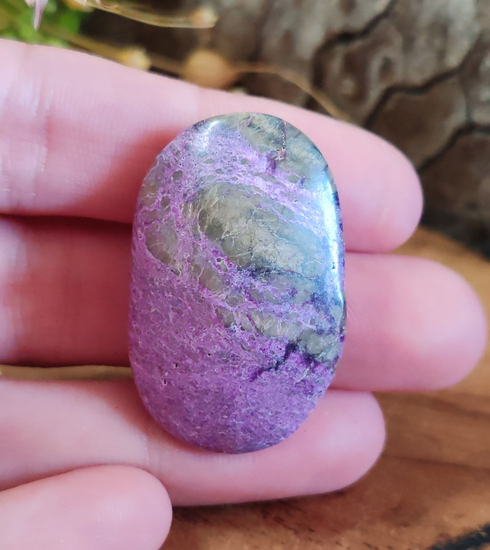 Miniature : Galet en Stichtite sur Serpentine Atlantis