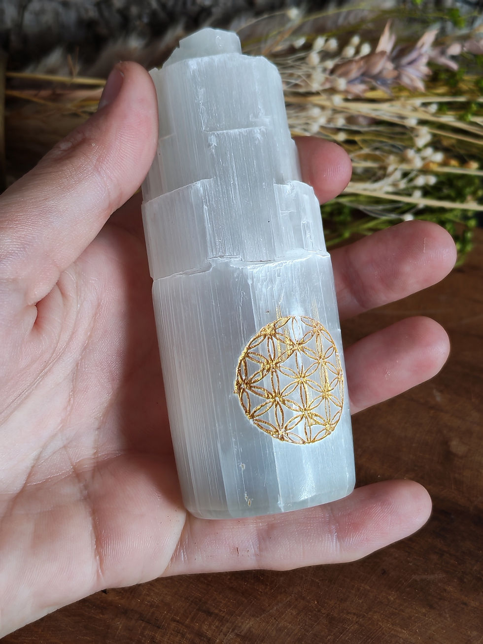 Miniature : Tour en Sélénite du Maroc avec gravure doré d'une fleur de vie.