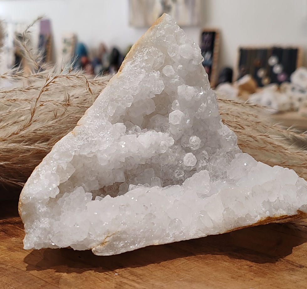 Miniature : Demi géode de cristal de roche