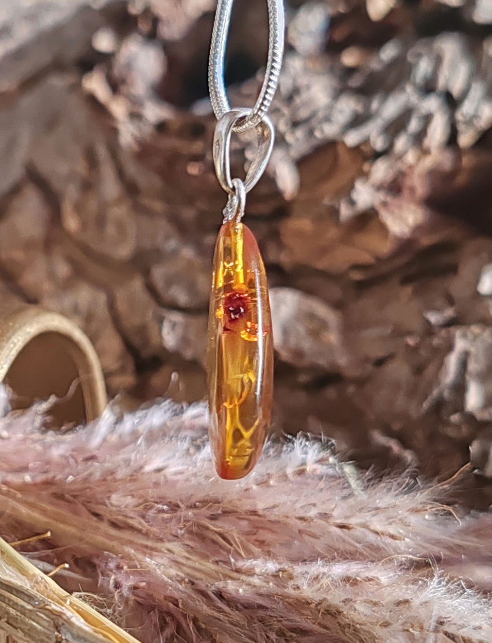 Miniature : pendentif en ambre