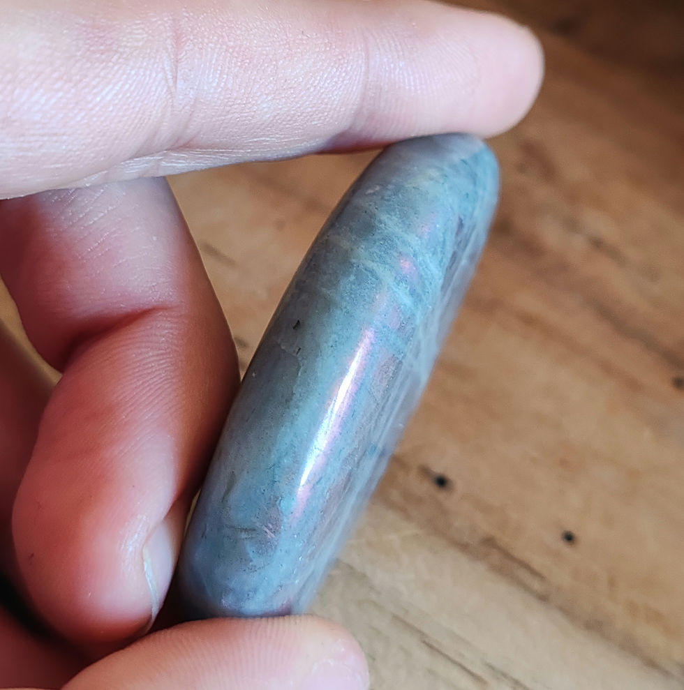 Miniature : galet en labradorite violette