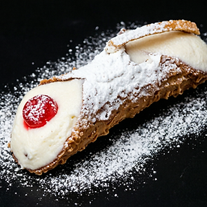 Kleines Cannolo mit Ricotta