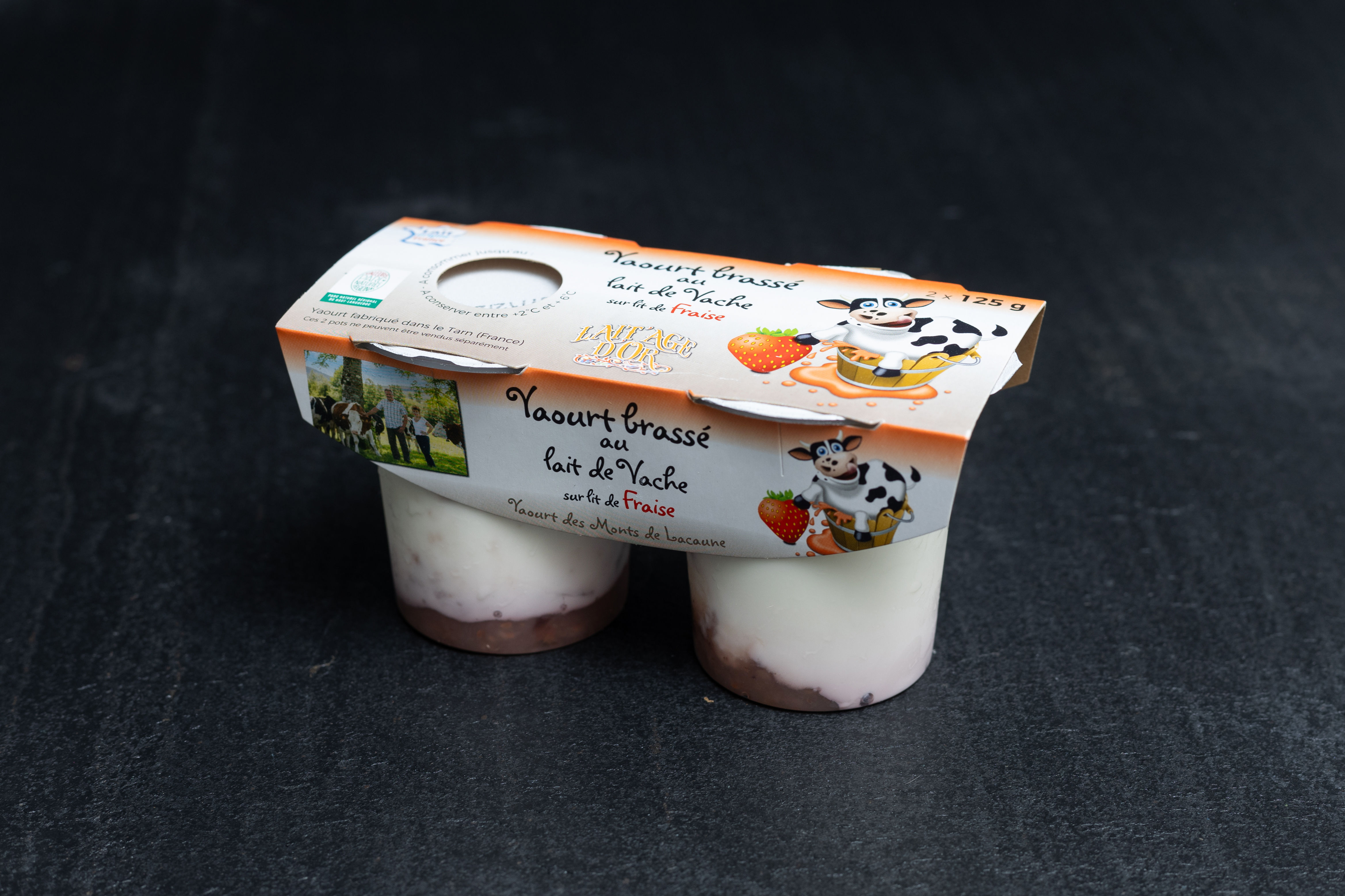 Vache brassé sur lit de fraise