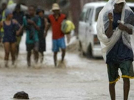 Senadores piden sanciones por imprudencias durante el paso de la tormenta Melissa