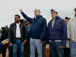 Abinader supervisa funcionamiento de la cañada saneada por el Gobierno en Villa Linda