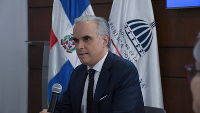 Educación revisa nóminas para mejorar salarios de personal administrativo y de limpieza