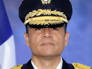 Abinader designa a Andrés Modesto Cruz Cruz como director general de la Policía Nacional mediante el Decreto 111-26