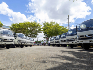 David Collado entrega 38 camiones para reforzar limpieza en destinos turísticos