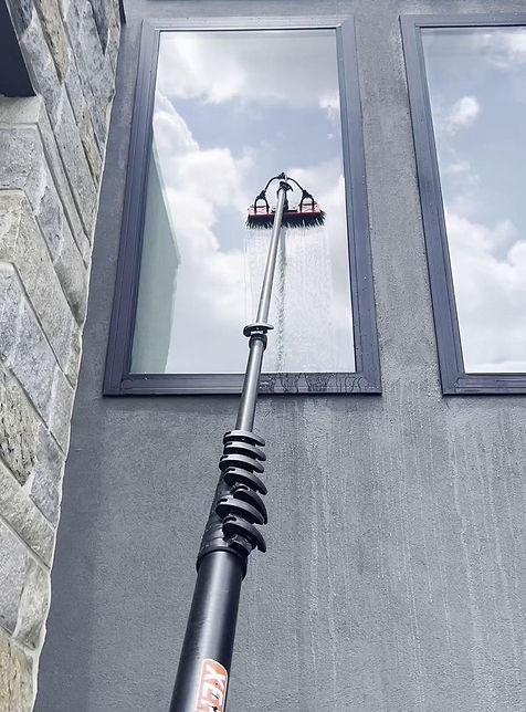 I can clean any window 😏 #hcsoftwash #satisfyingvideo #windowcleaner #windowcleaning #boe
