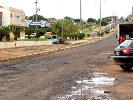Danilo de Souza critica situação de abandono da Av. Santos Dumont