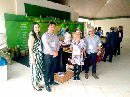 Produtos de Monte Aprazível são expostos em reunião de prefeitos