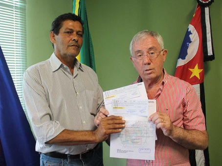 João Célio devolve R$ 350 mil do orçamento legislativo para prefeitura