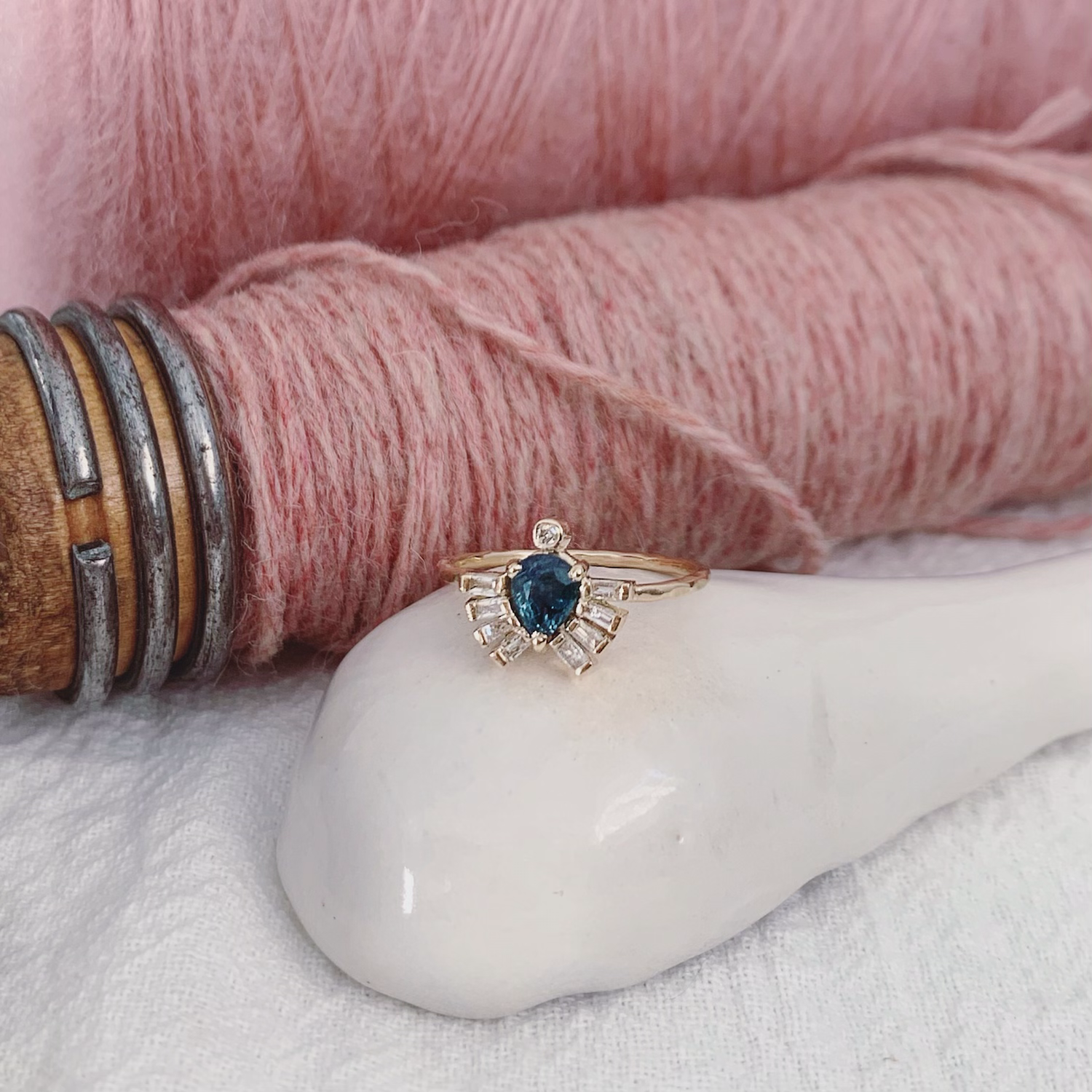 ROYAL BEETLE Ring - BLUE SAPPHIRE