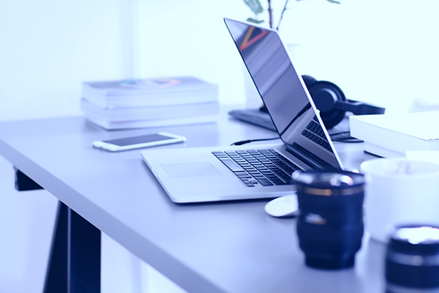 Bureau avec ordinateur portable_edited.png