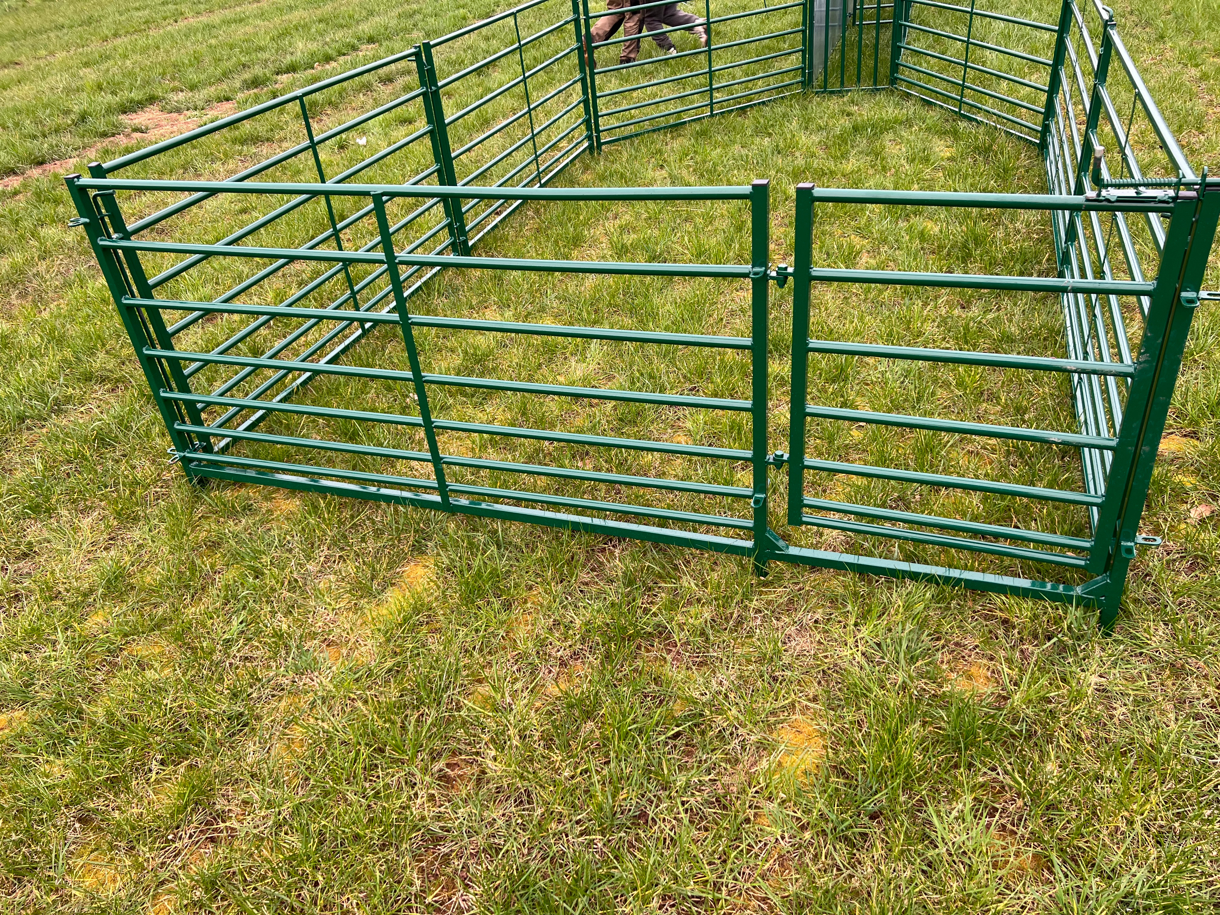 8FT GATED HURDLE GREEN POWDER COATED