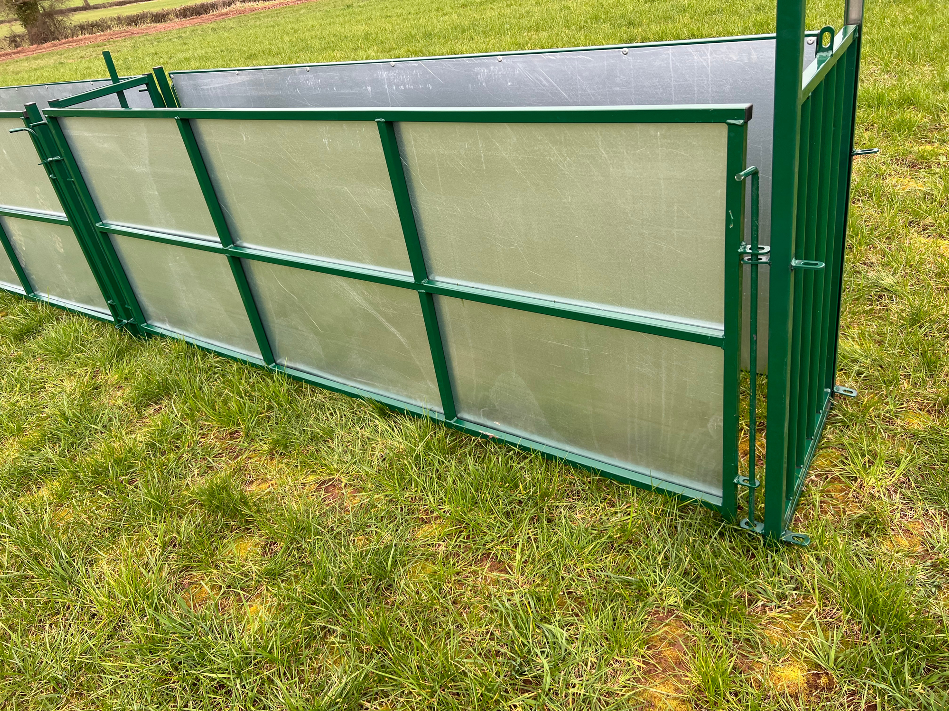 GREEN POWDER COATED SHEETED HURDLES 8FT
