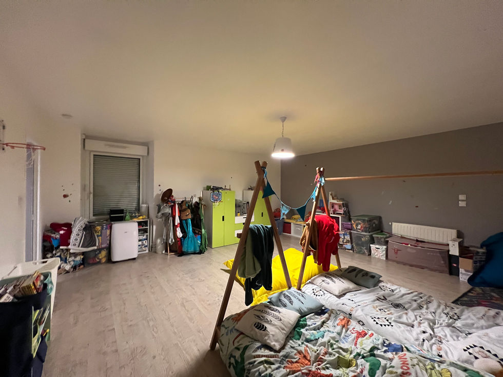 Chambre actuelle de 30 m2 partagée par les deux enfants
