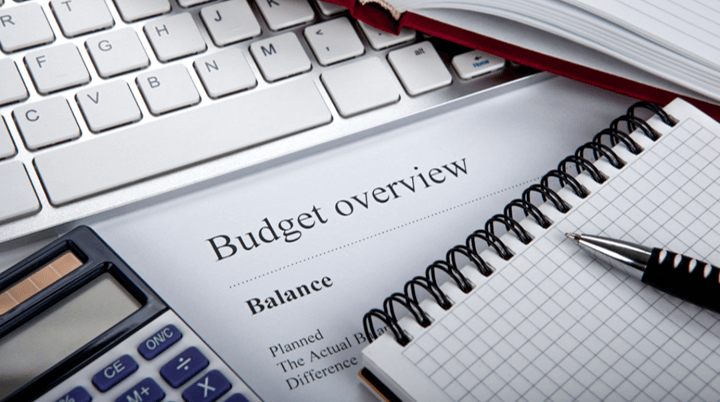 Budget overruns and project delays visualization