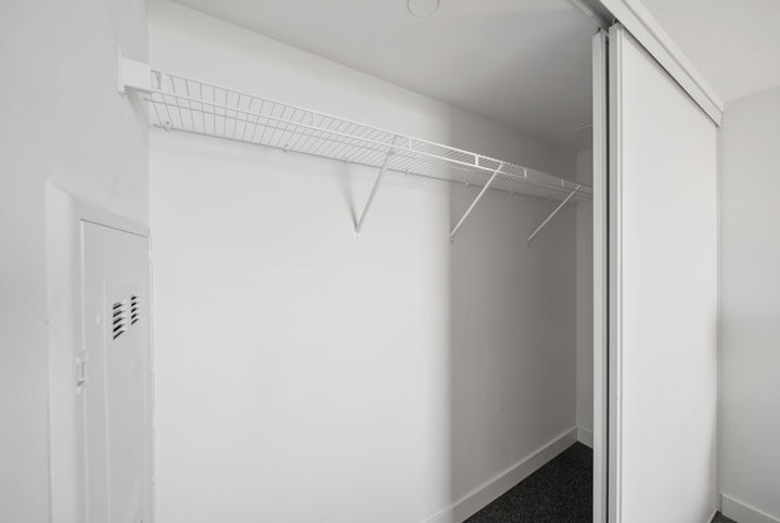 Large Closet Space different viewpoint