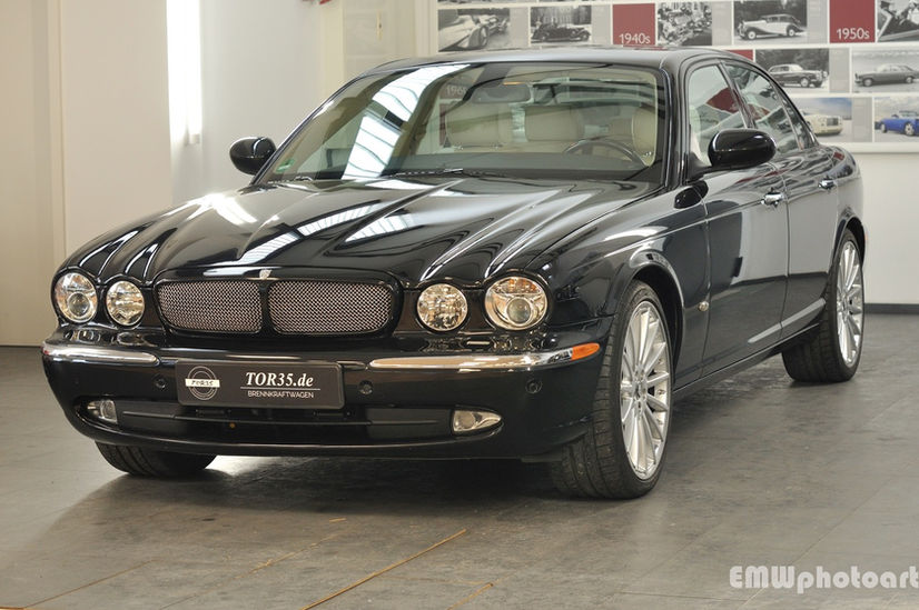 1 Jaguar XJR Schwarz-2.jpeg
