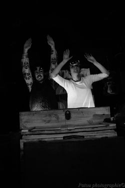 LA_SOIRÉE_NON_NÉGLIGEABLE__On_s'fait_la_malle_-_Cie_Veux-tu_bien_te_taire_(13).j