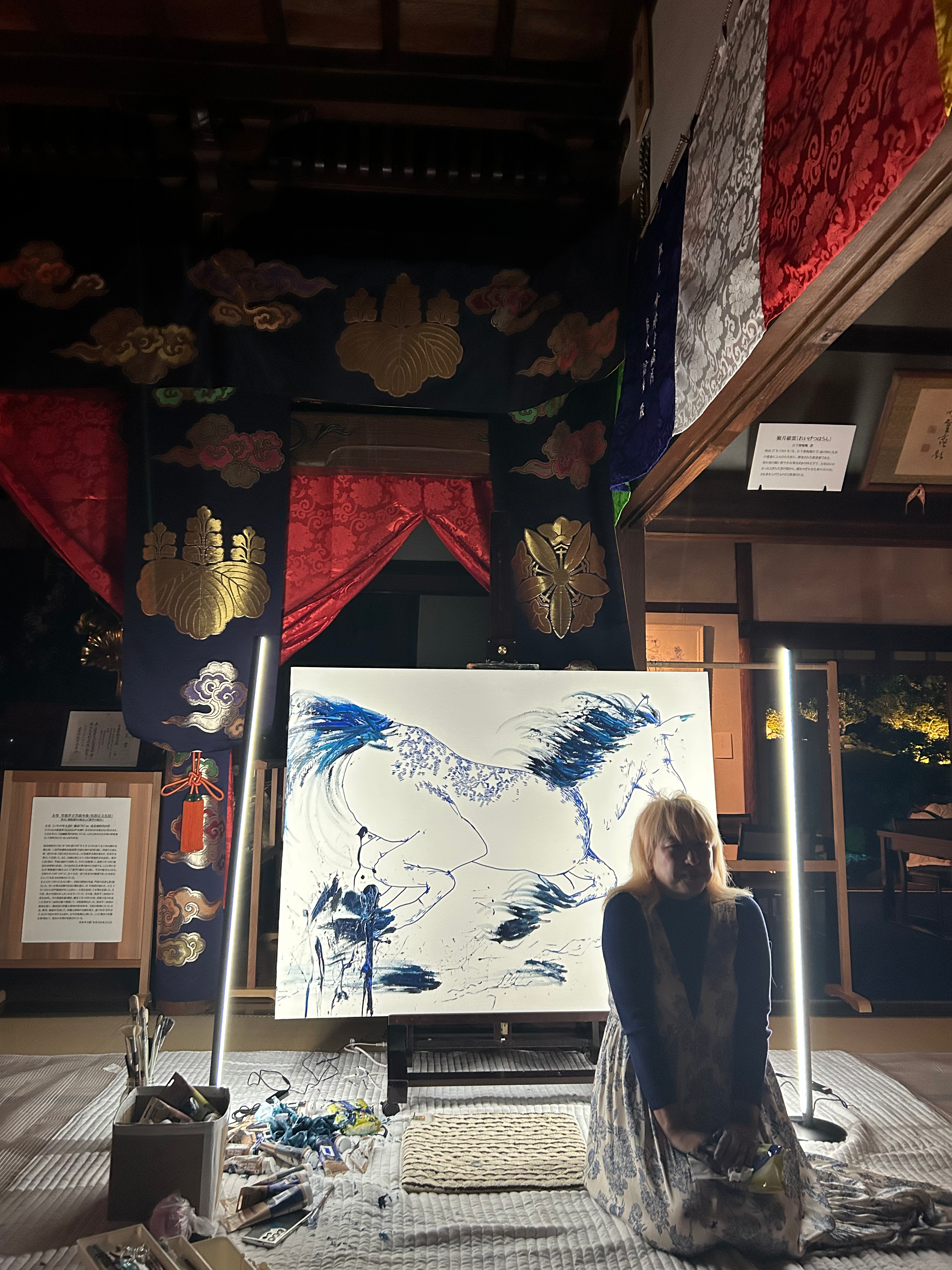 青巳はなねさんの“ライブペイント青の軌跡”