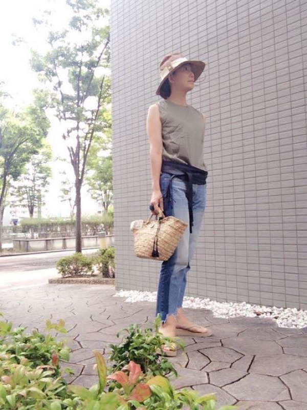 秋の気配はあるもののまだ暑い時のファッション