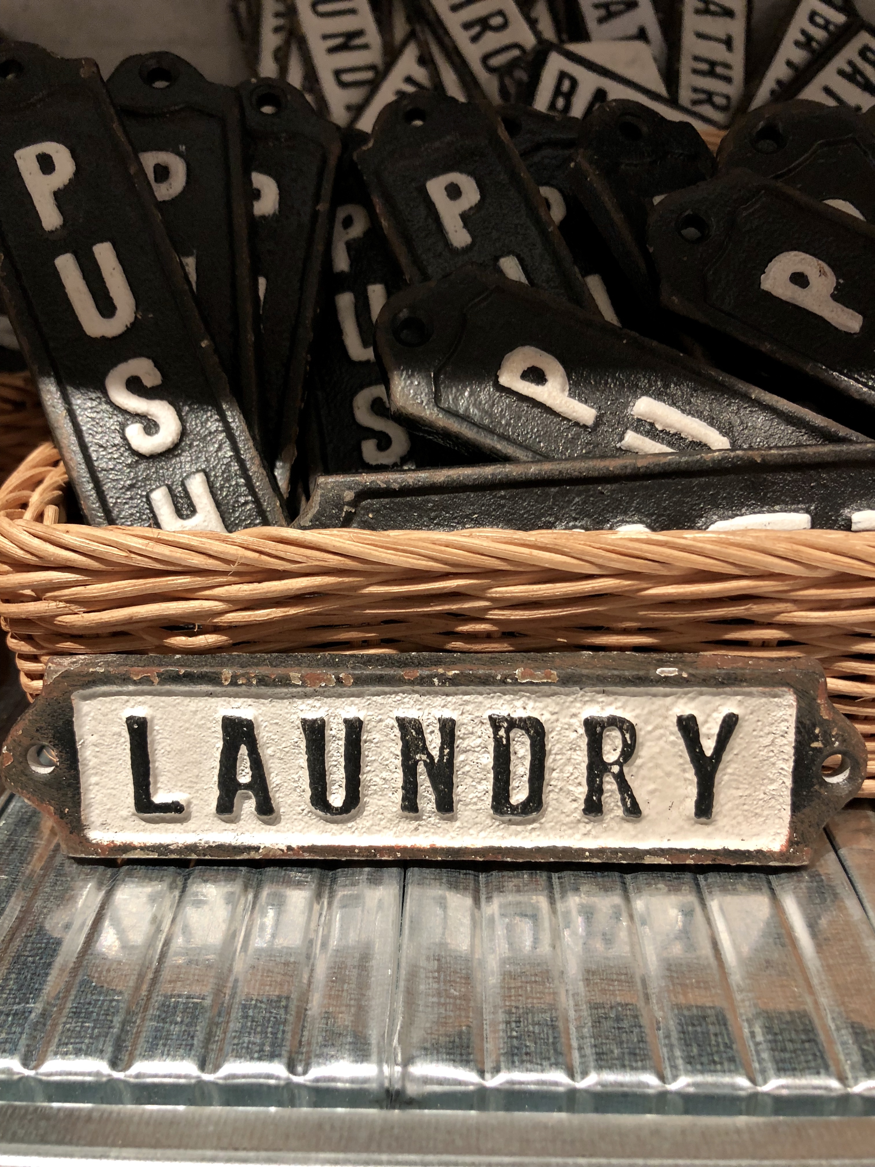 「LAUNDRY」ネームプレート