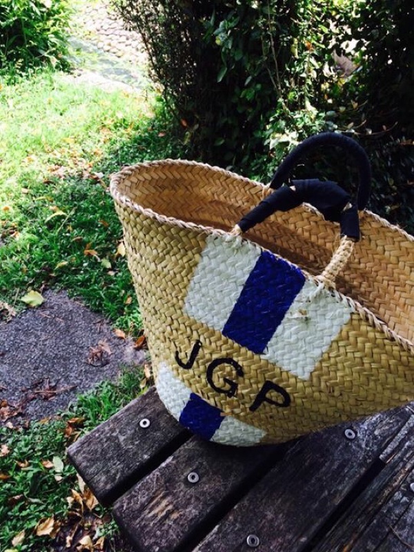 真夏日のファッション：いつものジーンズに黄色の小物