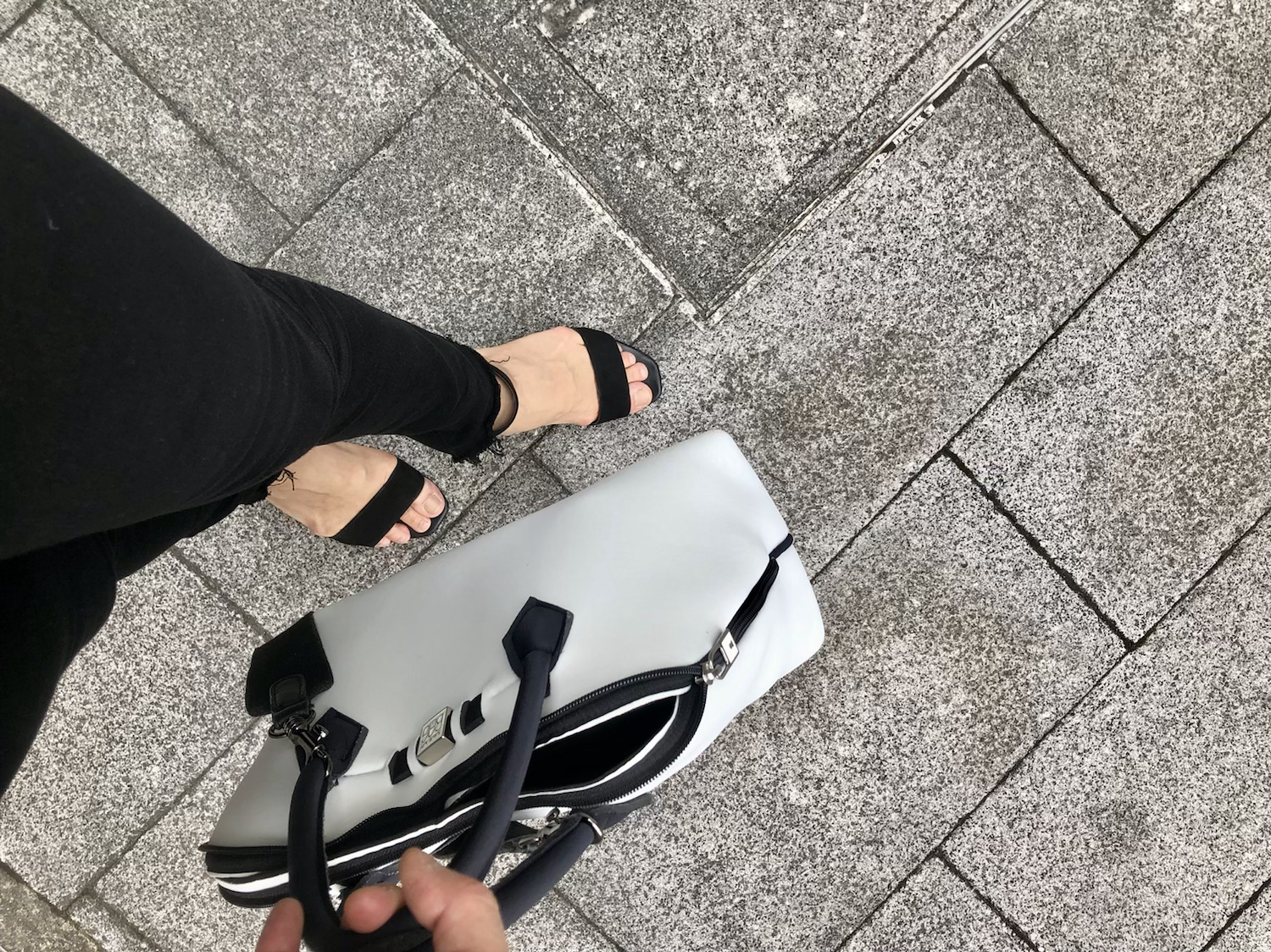 白×黒キリッとファッション