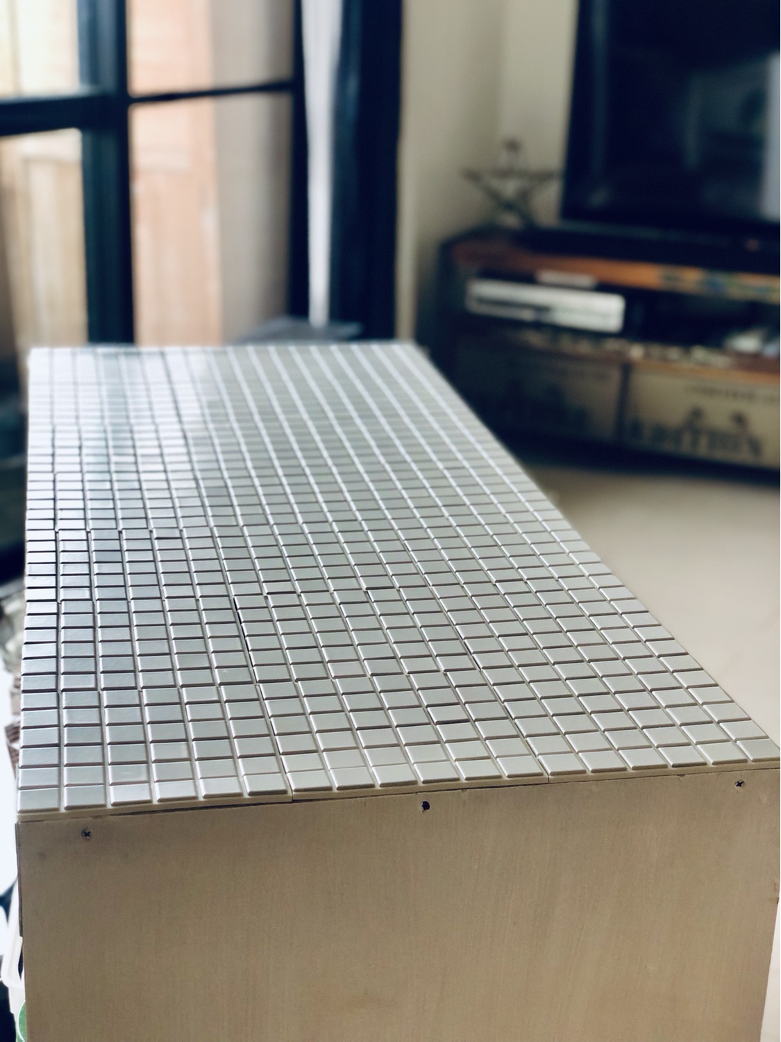 DIYキッチンカウンターのタイル貼り