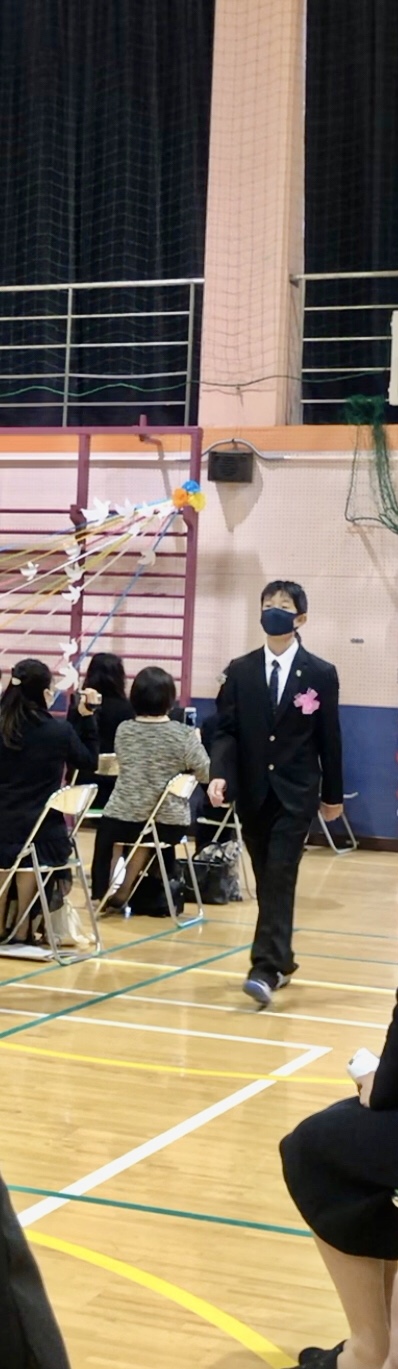 今日は息子の小学校卒業式でした。