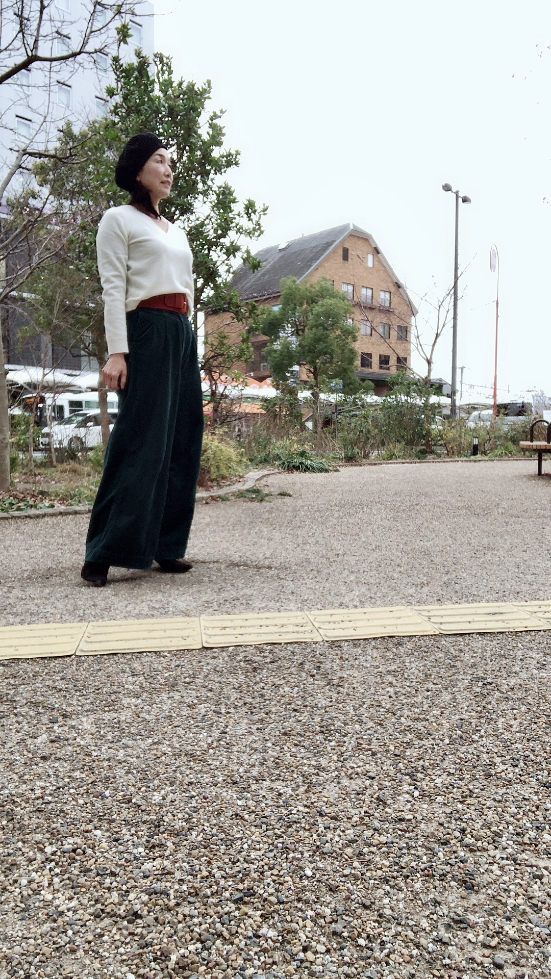 テラコッタ色のベルトをポイントに♪