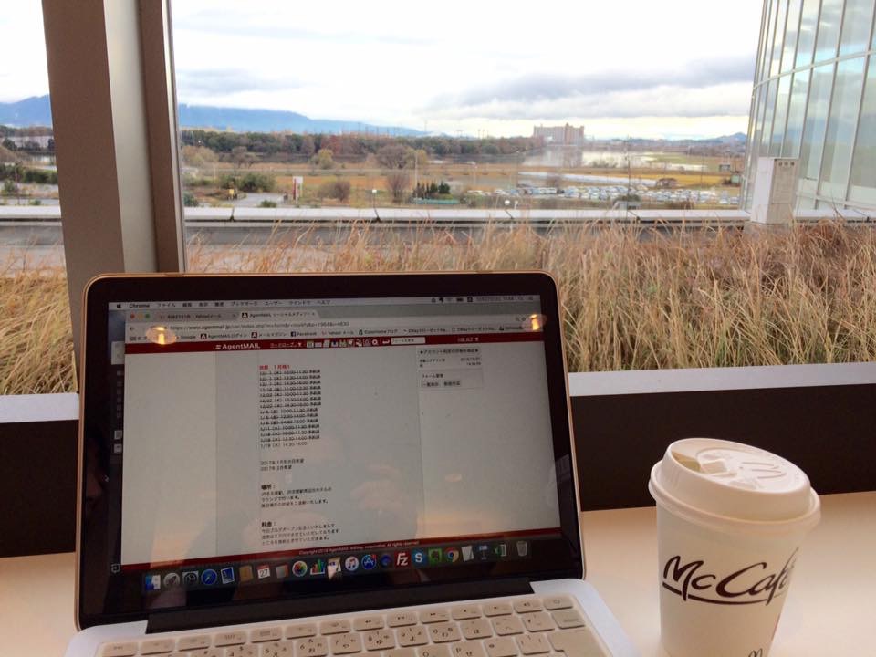 琵琶湖の見えるフードコートで