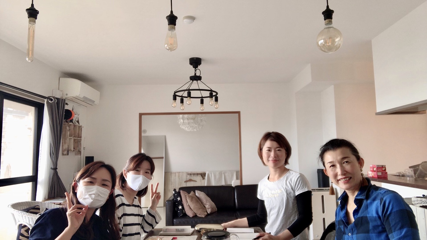 4人で次に向けてのミーティング