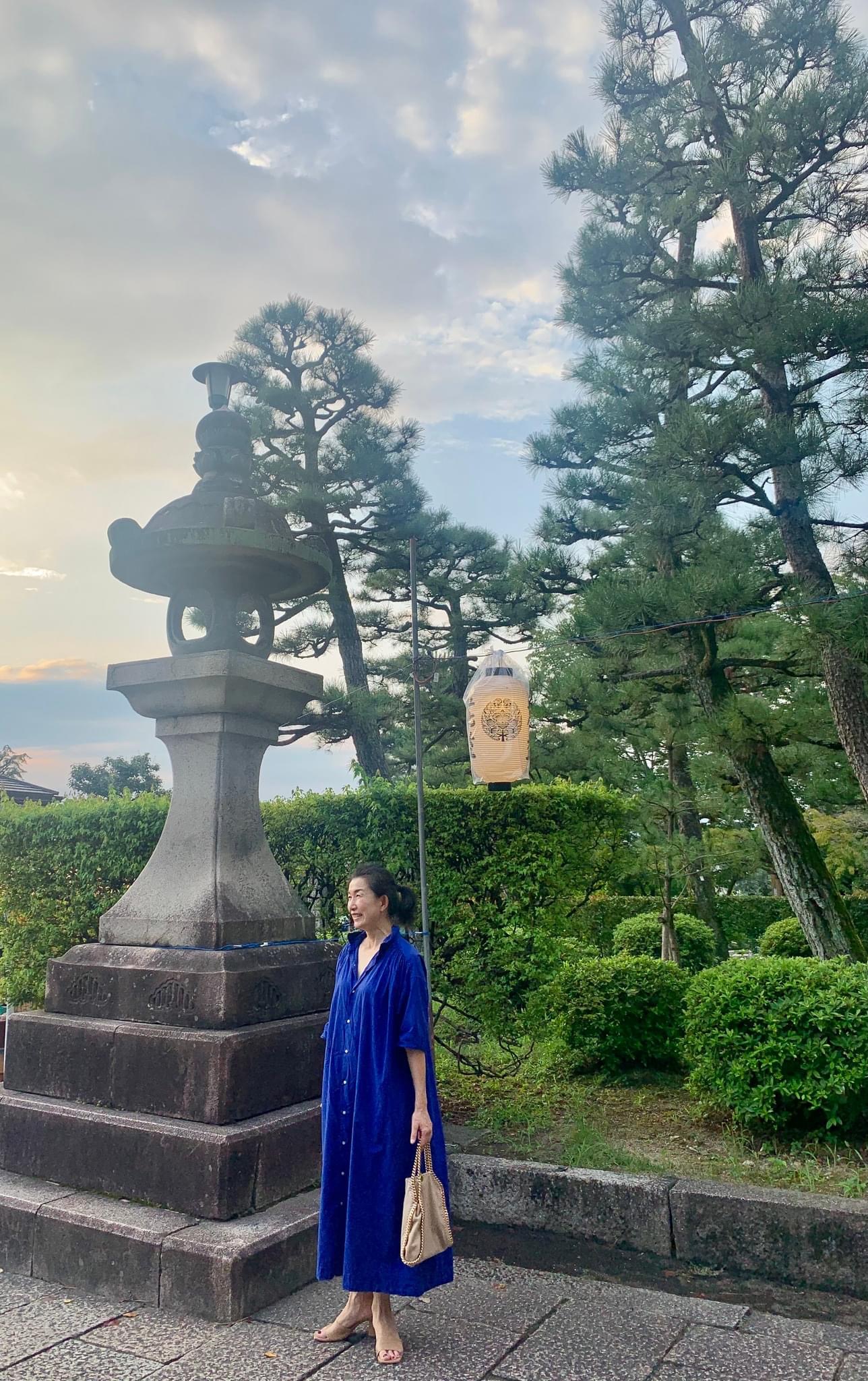 Blue × Beige 2色シンプル配色