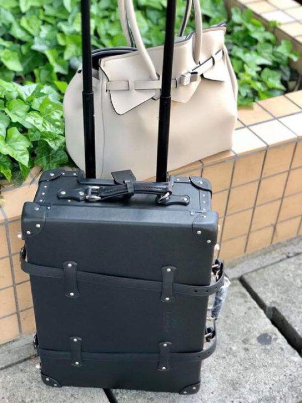 スーツケース持って♪