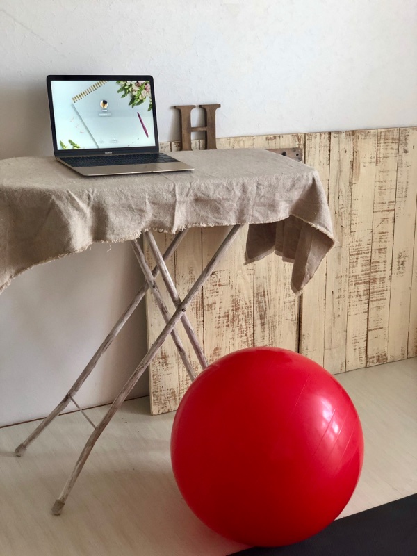 zoomオンラインの机はアイロン台