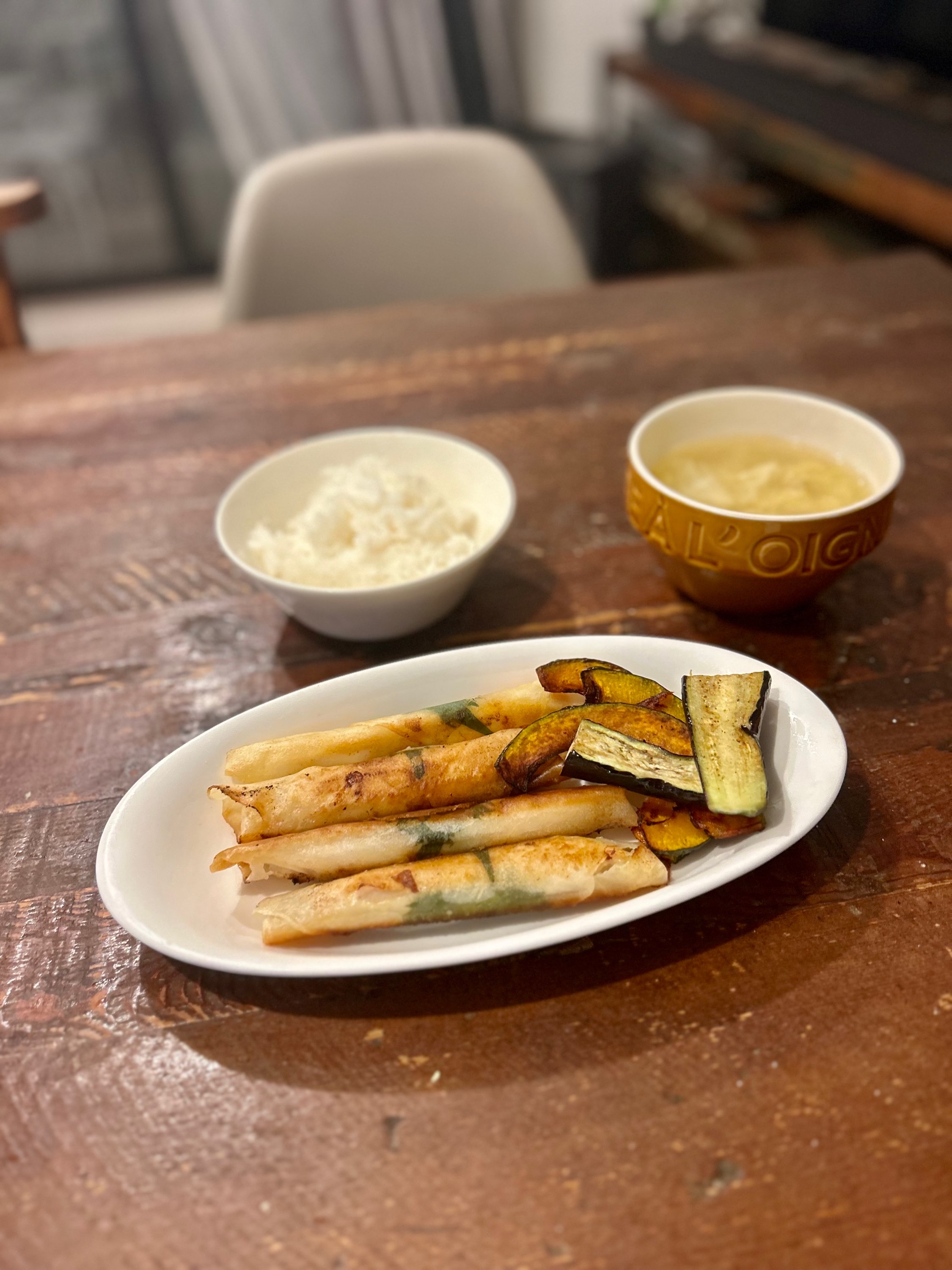 今夜はシソ梅春巻き🍳