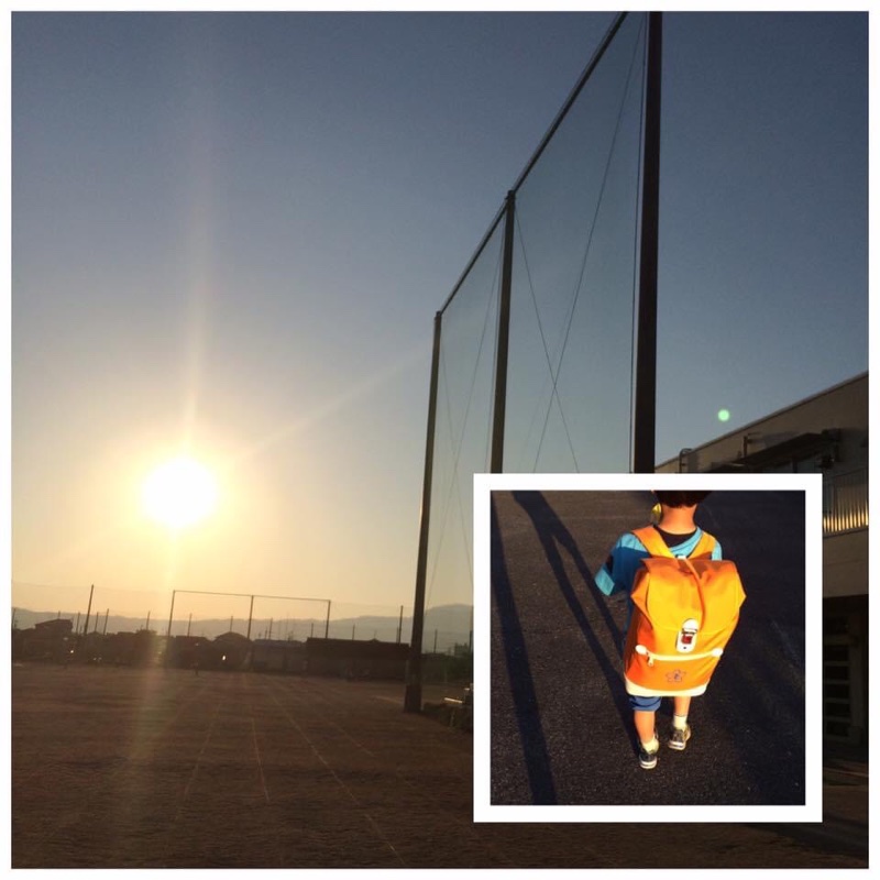 夕暮れどきの小学校