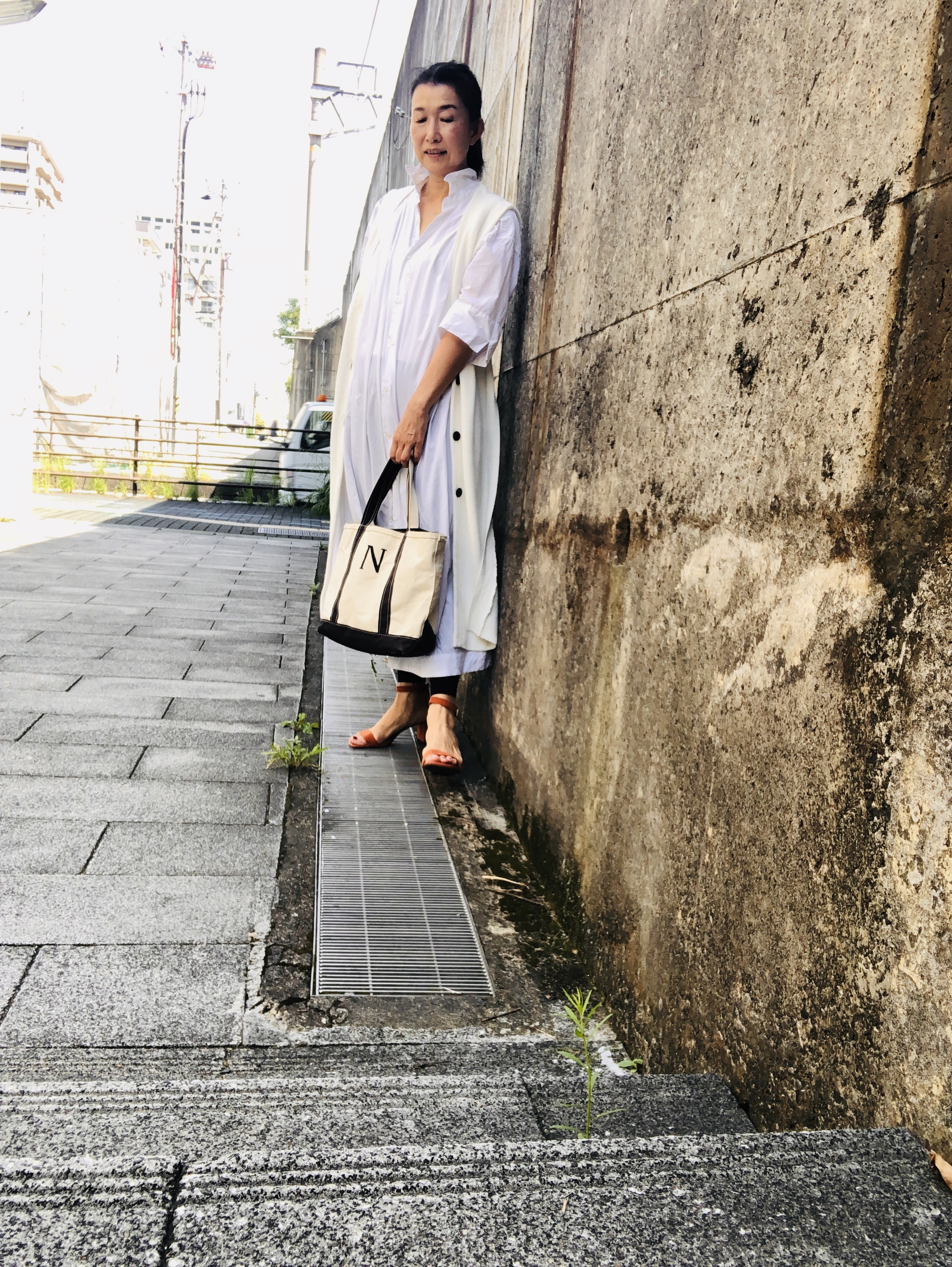 白いワンピ夏と秋ミックスファッション