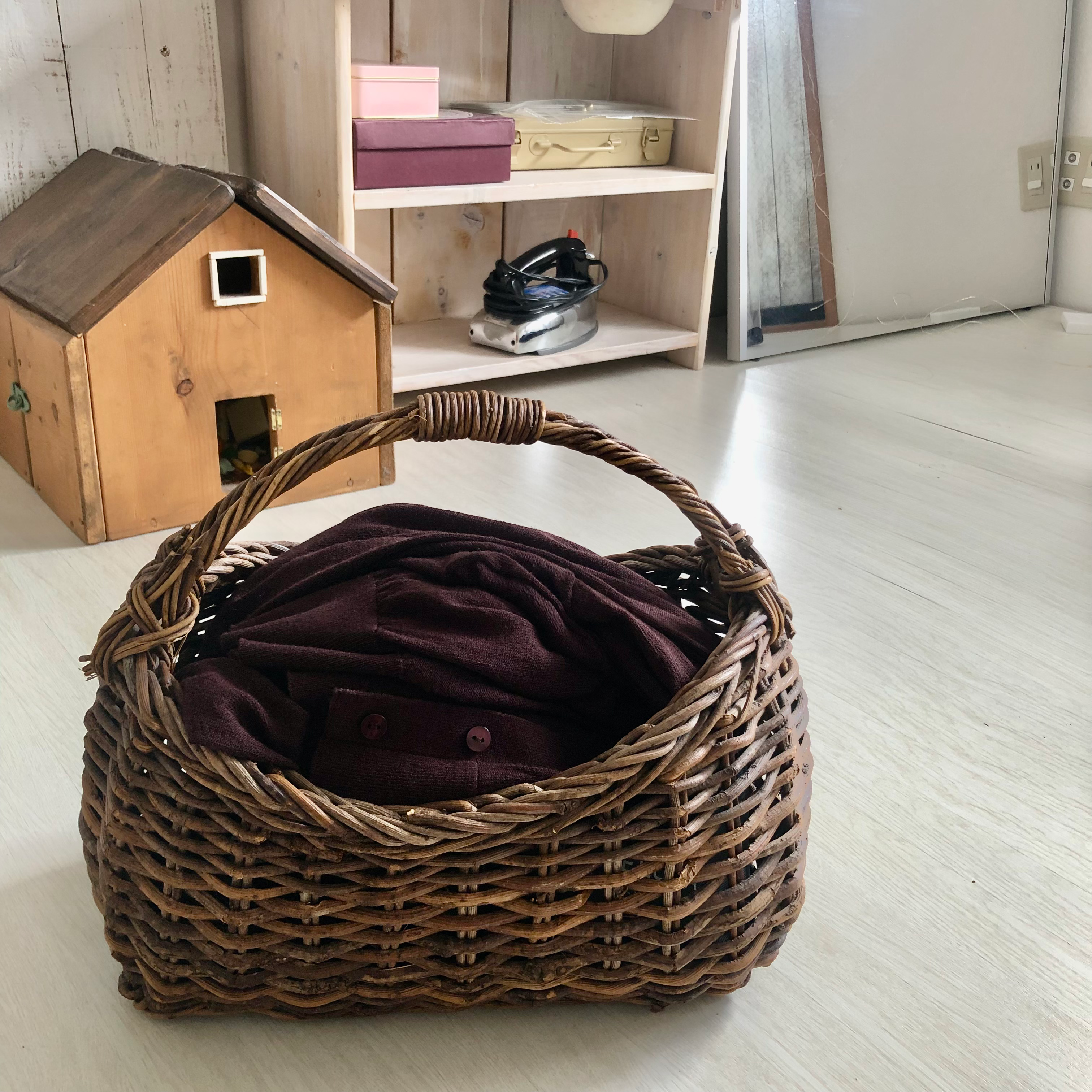 棚にあったカゴがお気に入りのアンティークカゴになった❣️